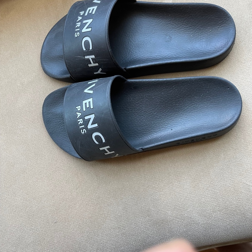 Givenchy - Picture 9 of 12